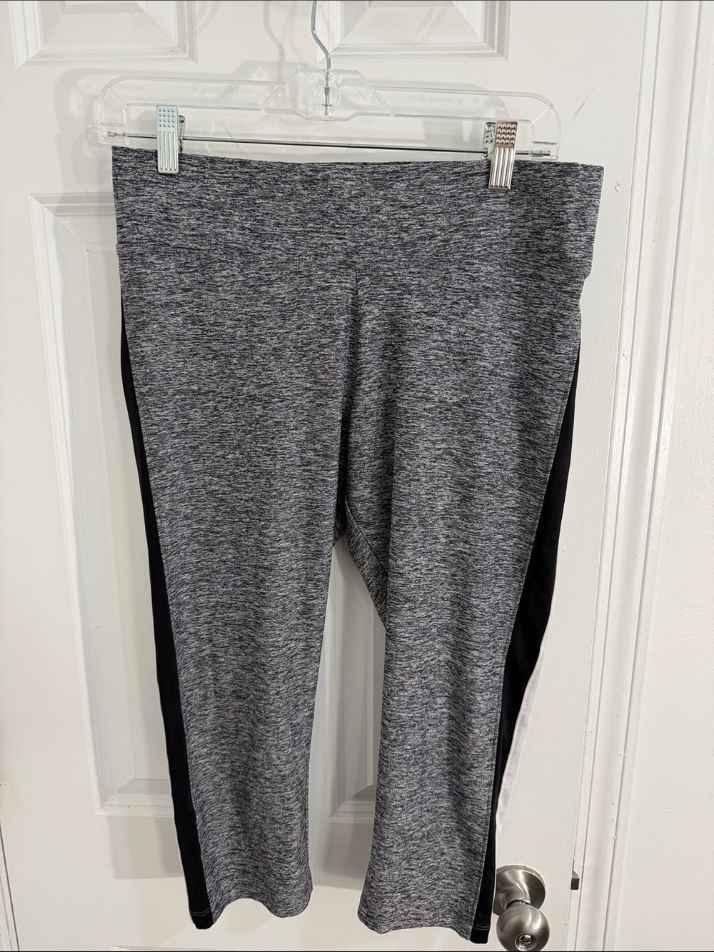 PINK Victoria's Secret Girls' Gray Heather Capri Leggings with Black Side Panels